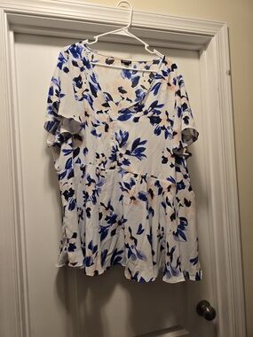 torrid White V-Neck Flutter Sleeve Floral Top with Blue And White Print